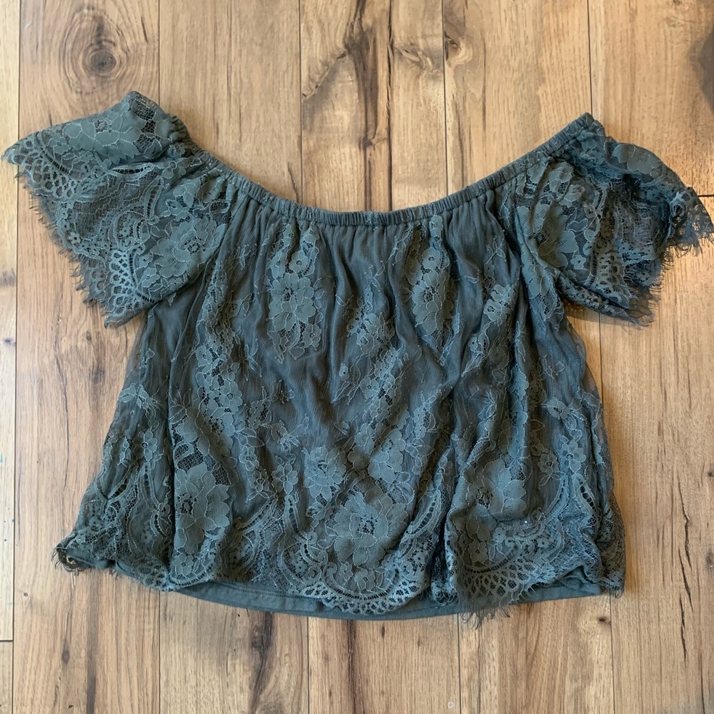 American Eagle off the shoulder top